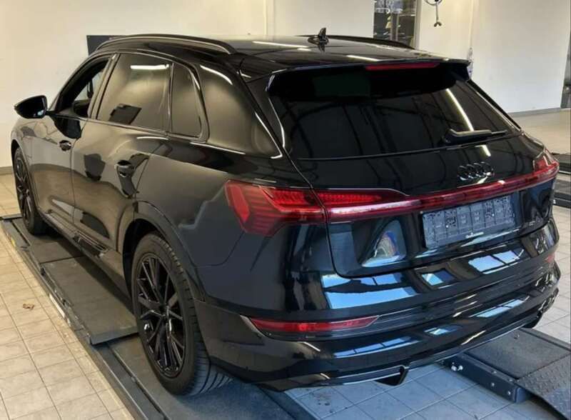 Usata Audi e-tron S-Line 158 kW (215 CV) 2022 Nero SUV