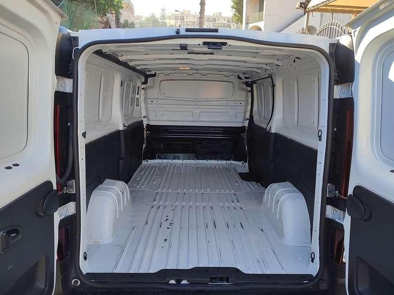 Usata Nissan NV300 145 CV (106 kW) 2021 Bianco Furgone