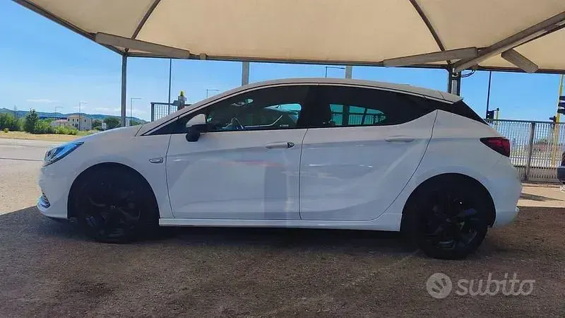 Usata Opel Astra Dynamic 136 CV (100 kW) 2017 Bianco Berlina