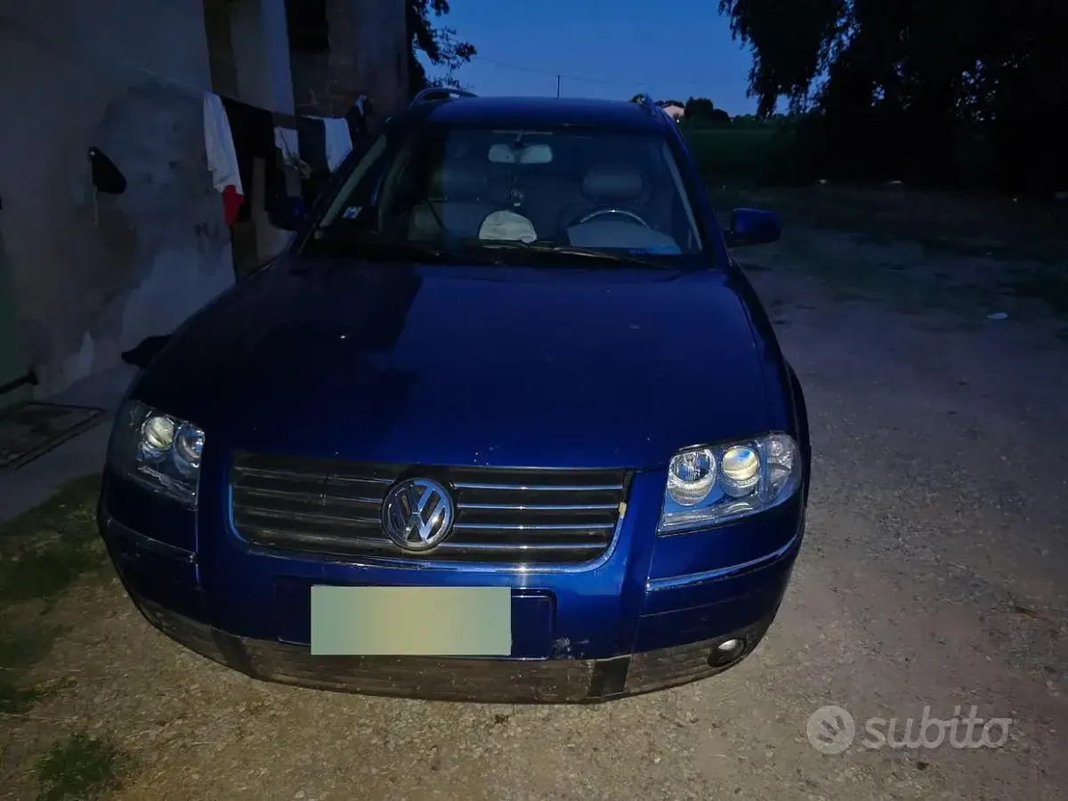 Usata VW Passat 130 CV (95 kW) 2001 Blu Station wagon