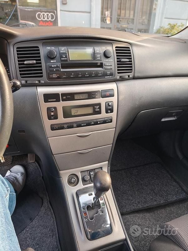 Usata Toyota Corolla 97 CV (71 kW) 2006 Grigio Berlina