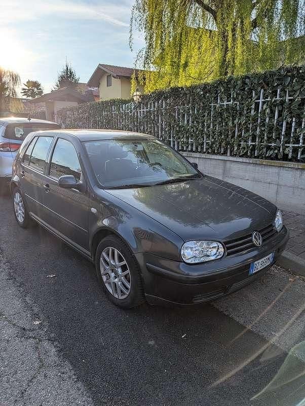 Usata VW Golf IV Highline 105 CV (77 kW) 2002 Berlina