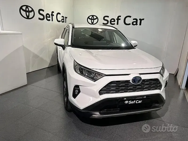 Usata Toyota RAV4 Hybrid Active 218 CV (160 kW) 2023 Bianco SUV