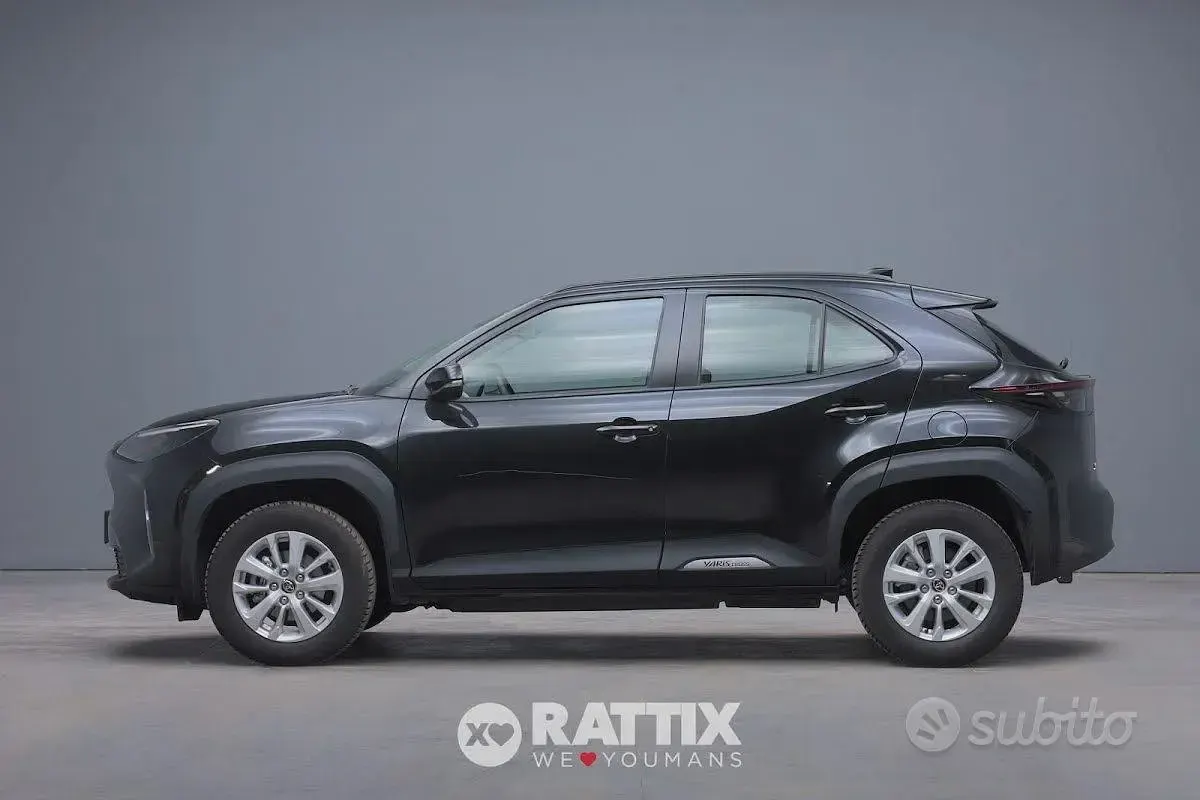 Usata Toyota Yaris Cross Active 92 CV (67 kW) 2025 Grigio SUV