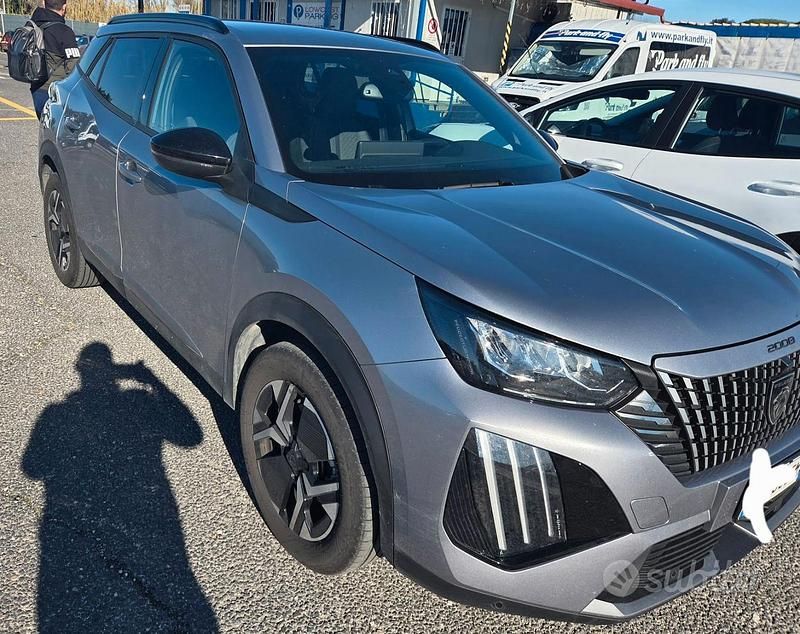 Usata Peugeot 2008 130 CV (95 kW) 2024 Grigio SUV