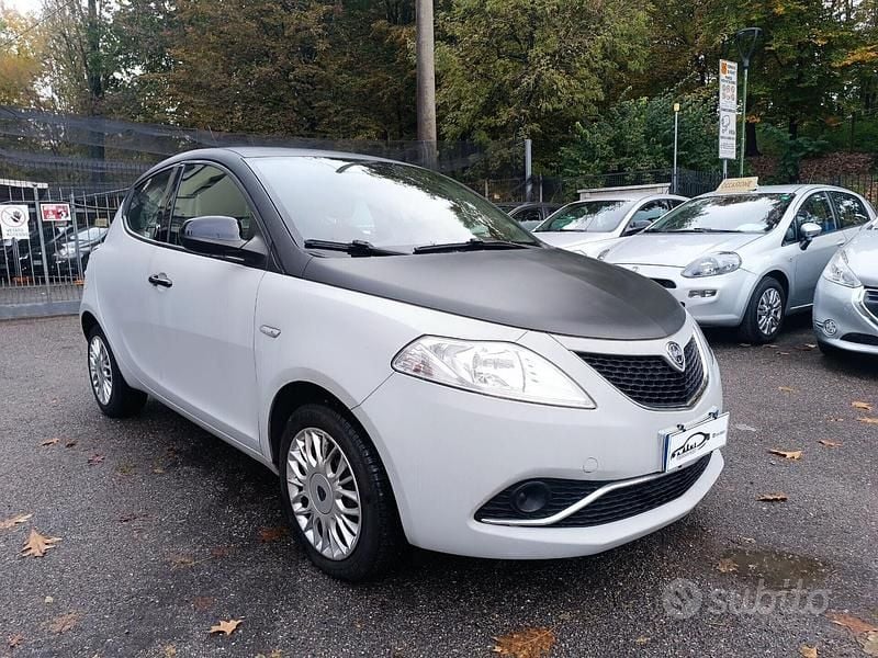Grigio Usata 2017 Lancia Ypsilon Gold Due volumi | 9800 € (Buon prezzo) - Immagine 1/4