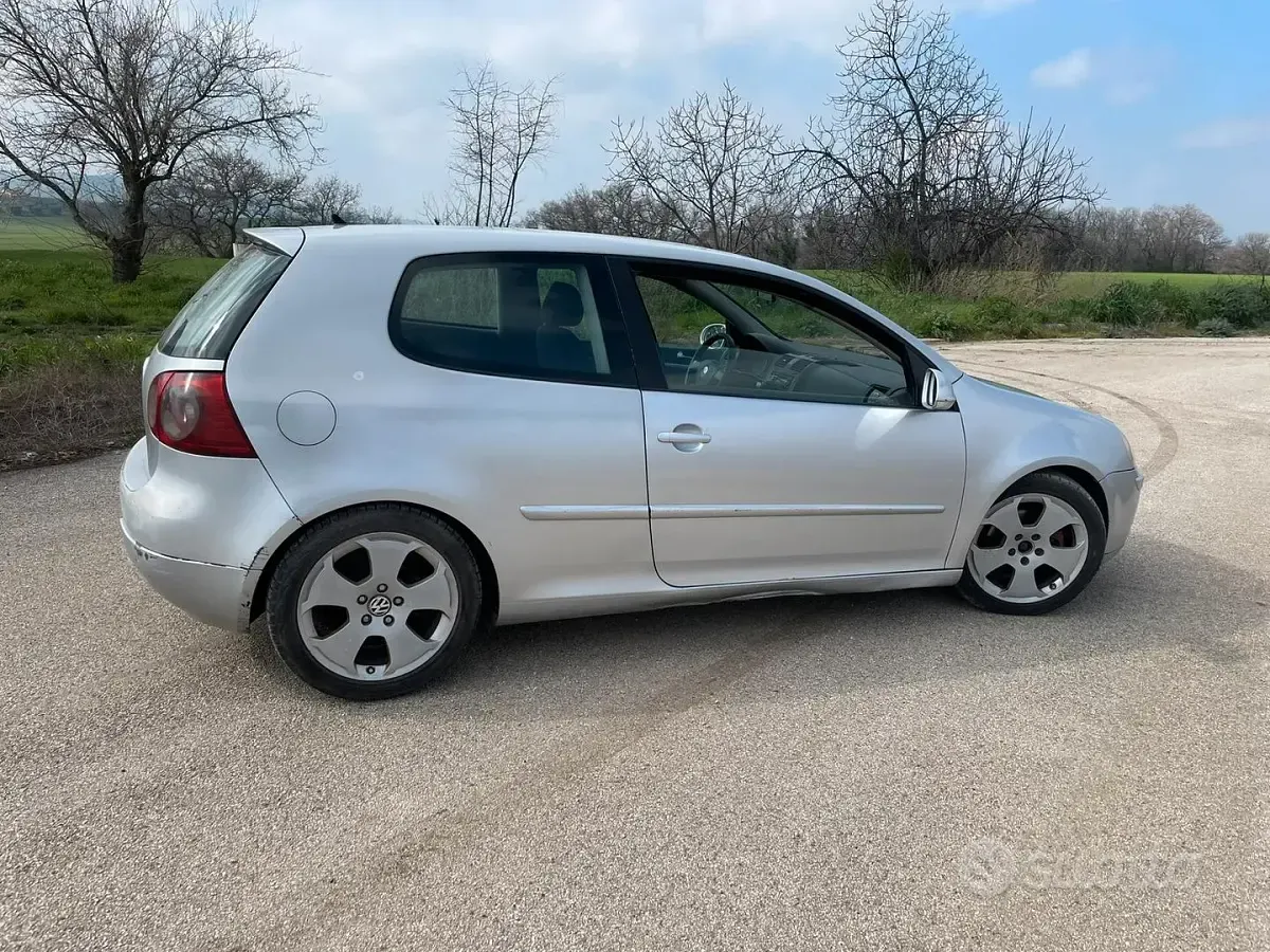 Usado VW Golf V Sportline 105 CV (77 kW) 2006 Gris Utilitario