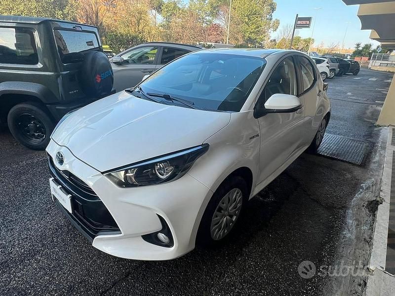 Brugt Toyota Yaris Hybrid Business Edition 115 HK (84 kW) 2021 Hvid Sedan