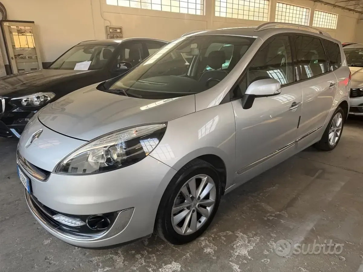 Usata Renault Scénic III 110 CV (80 kW) 2013 Grigio Monovolume
