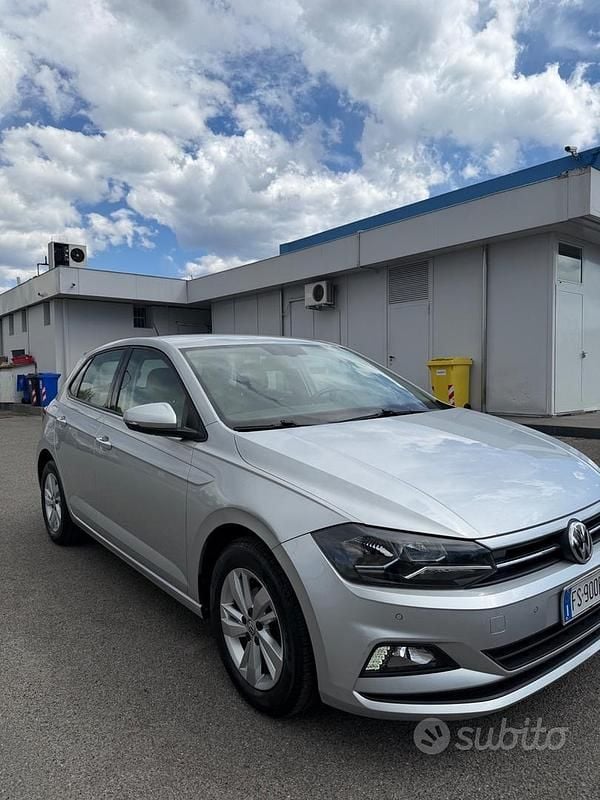 Usata VW Polo Comfortline 95 CV (69 kW) 2018 Grigio Utilitaria