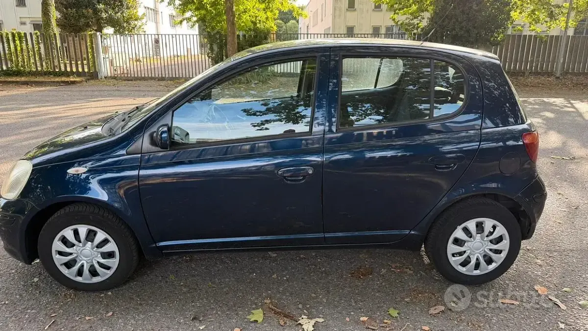 Usata Toyota Yaris 68 CV (50 kW) 2003 Bluazzurro Berlina