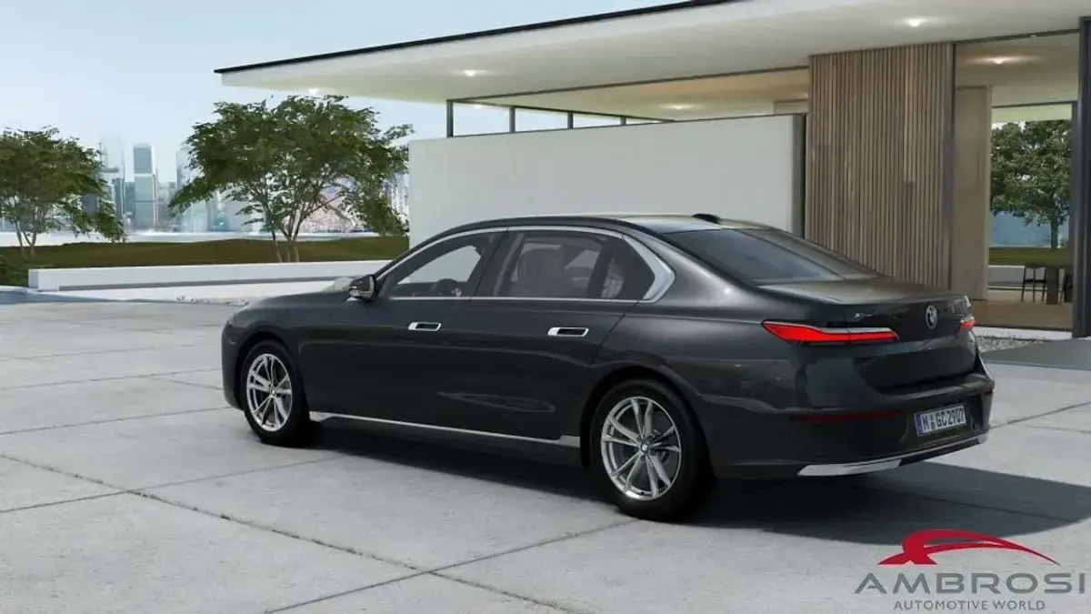 Nuova BMW 740 340 CV (250 kW) 2025 Grigio Berlina