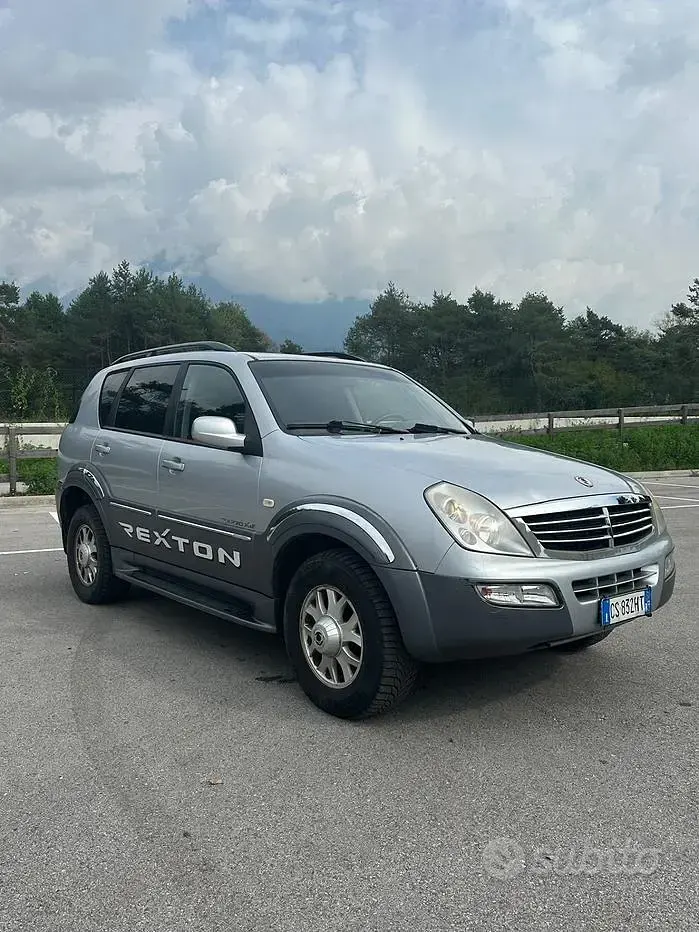 Usata SsangYong Rexton 165 CV (121 kW) 2005 Grigio SUV