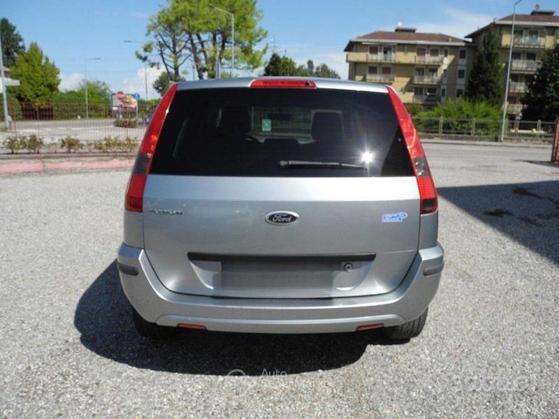 Usata Ford Fusion 80 CV (58 kW) 2005 Argento(met.) Berlina