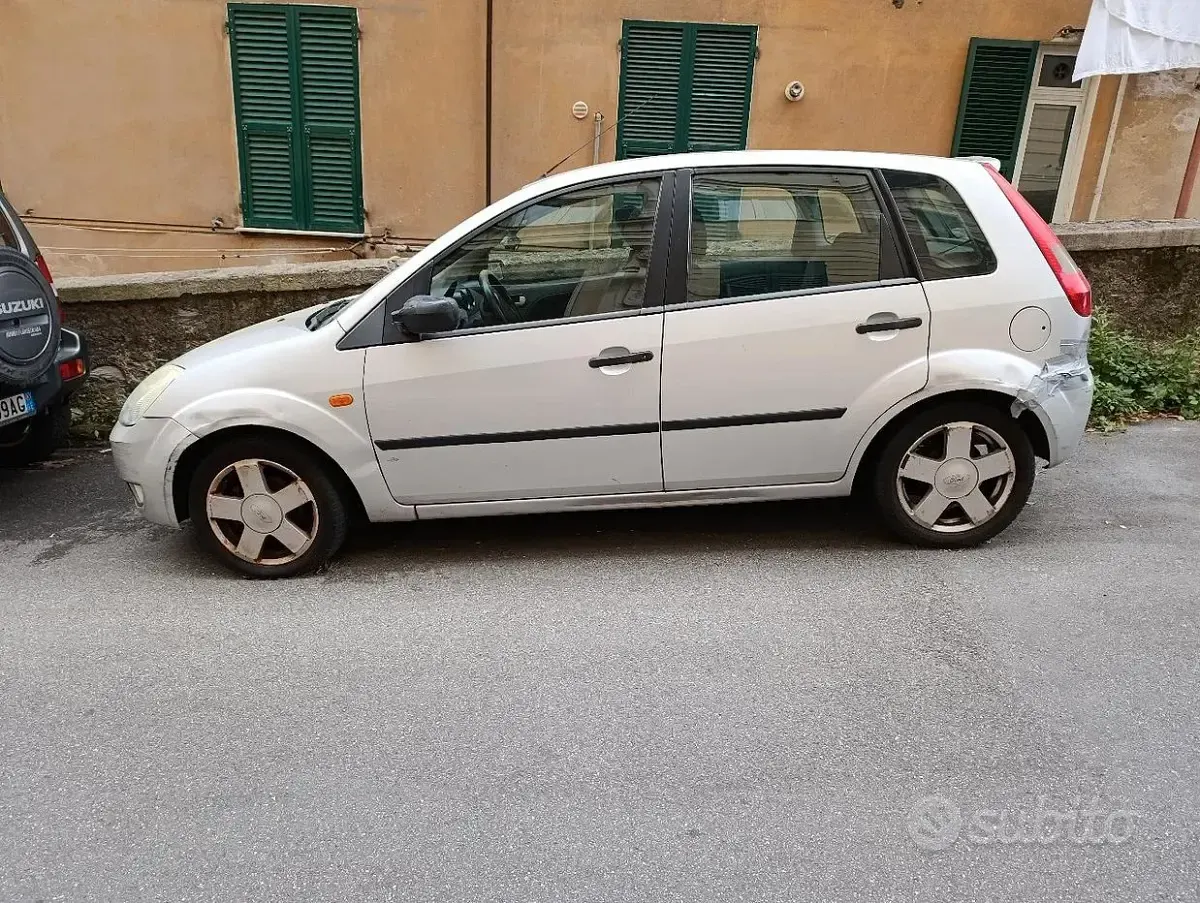 Usata Ford Fiesta 2002 Grigio Utilitaria