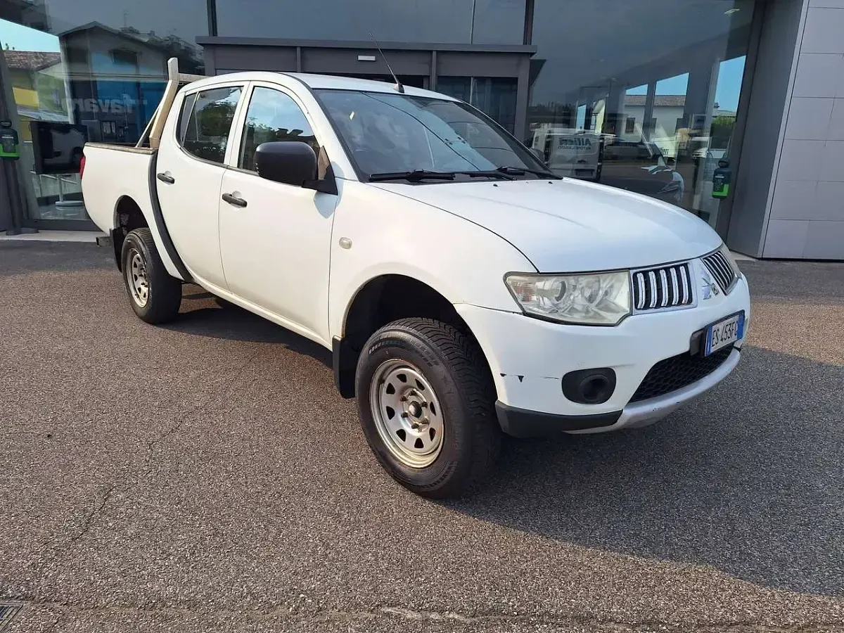 Usata Mitsubishi L200 Invite 136 CV (100 kW) 2013 Bianco Pick-up