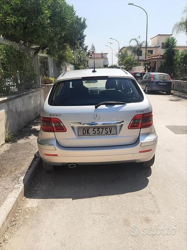 Usata Mercedes B200 140 CV (102 kW) 2006 Grigio Monovolume