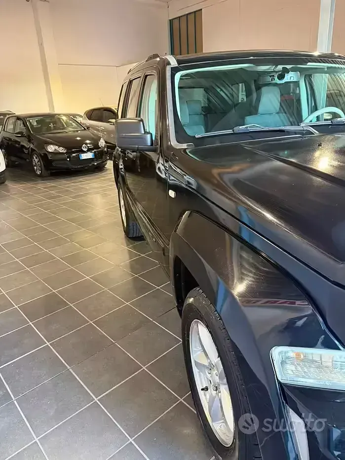 Usata Jeep Cherokee 177 CV (130 kW) 2009 Nero SUV
