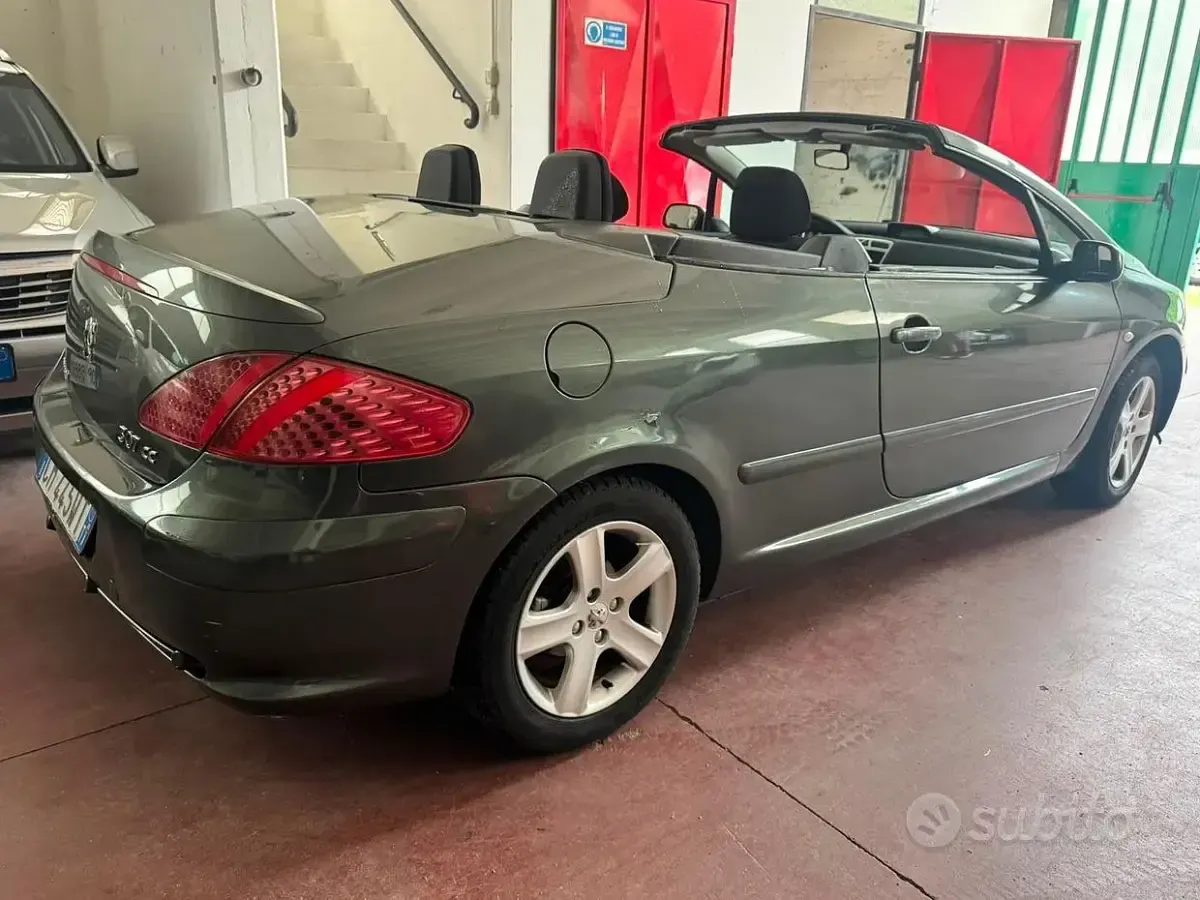 Usata Peugeot 307 CC 109 CV (80 kW) 2004 Verde Cabrio