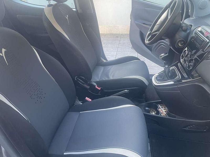 Usado Lancia Ypsilon S 95 HP (69 kW) 2015 Citadino