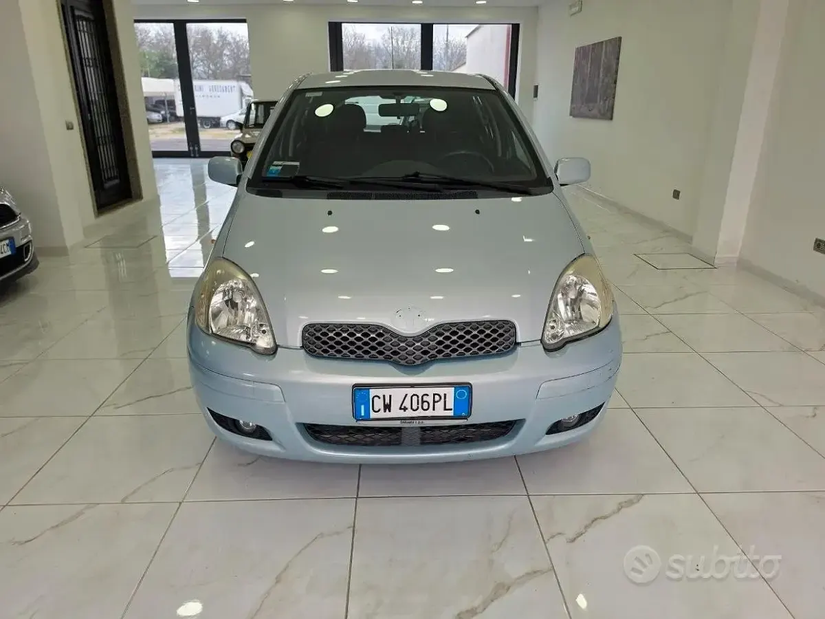Usata Toyota Yaris Sol 65 CV (47 kW) 2005 Bluazzurro Utilitaria