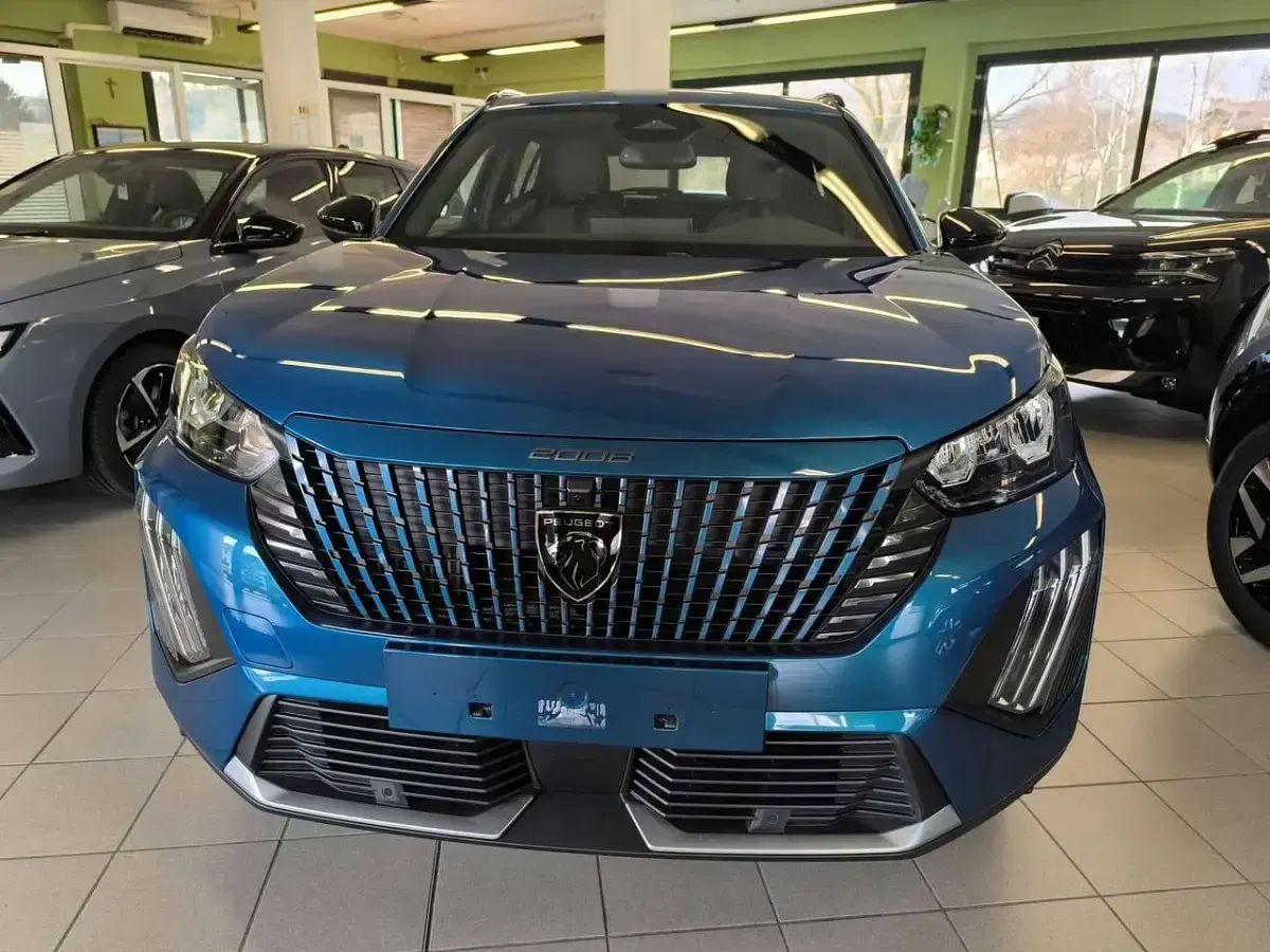 Nuova Peugeot 2008 Allure 145 CV (106 kW) 2026 Blu/azzurro SUV