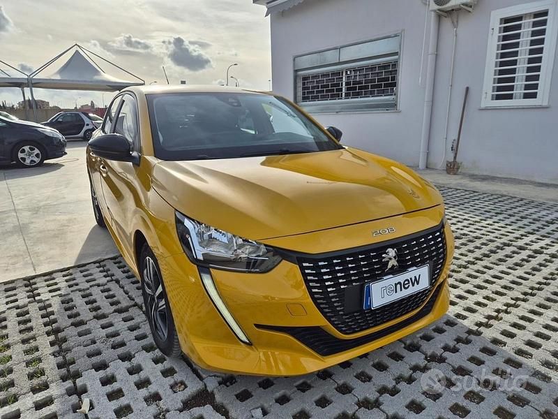 Usata Peugeot 208 GT 102 CV (75 kW) 2023 Giallo Utilitaria