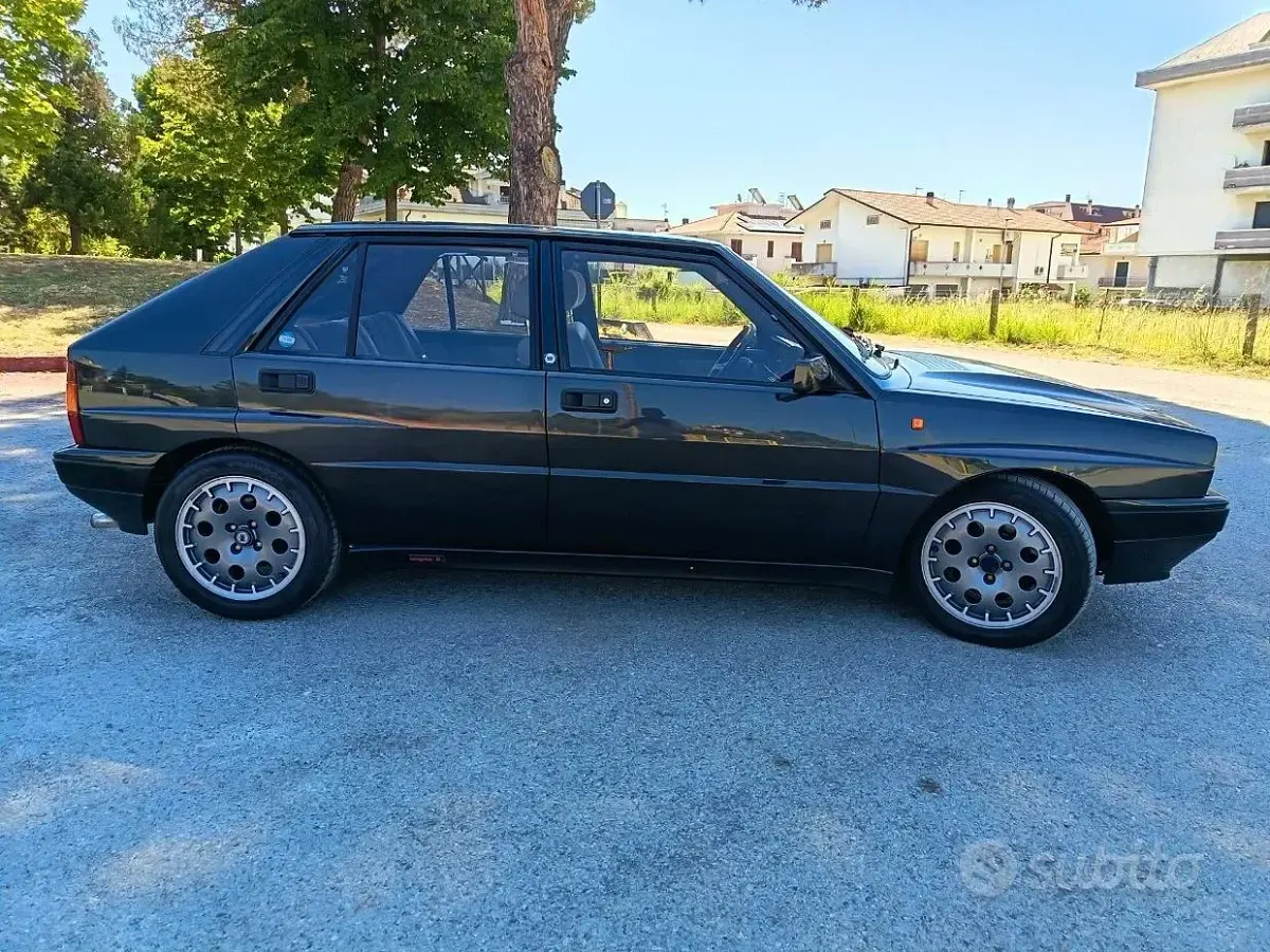 Usata Lancia Delta 196 CV (144 kW) 1990 Bluazzurro Utilitaria