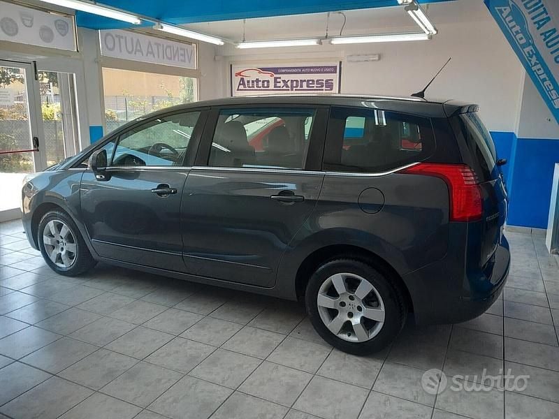Usata Peugeot 5008 115 CV (84 kW) 2013 Grigio Monovolume