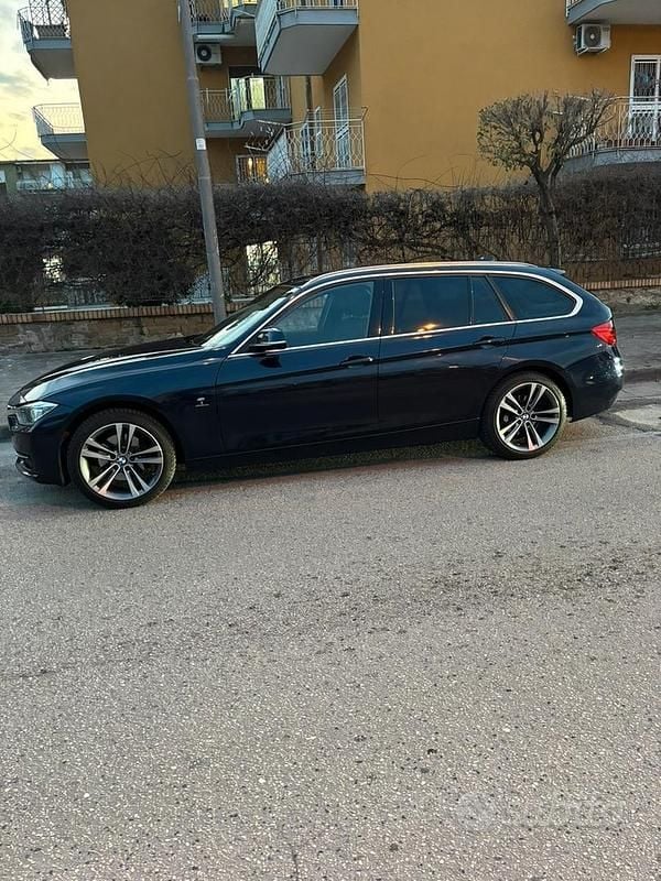 Usata BMW 320 Sport Line 2015 Blu Station wagon