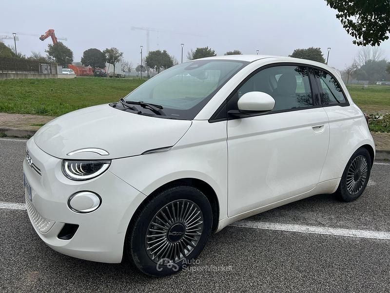 Usata Fiat 500e Passion 42 kW (58 CV) 2021 Bianco Berlina