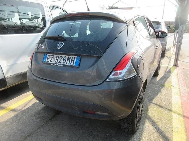 Usata Lancia Ypsilon Gold 85 CV (62 kW) 2015 Grigio Utilitaria