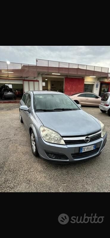 Usata Opel Astra 101 CV (74 kW) 2004 Bianco Utilitaria
