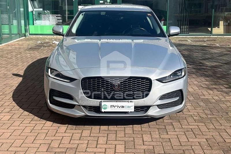 Usata Jaguar XE SE 250 CV (183 kW) 2023 Grigio Berlina