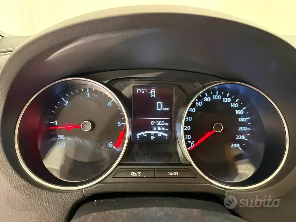 Usata VW Polo Cross Highline 90 CV (66 kW) 2017 Nero Utilitaria