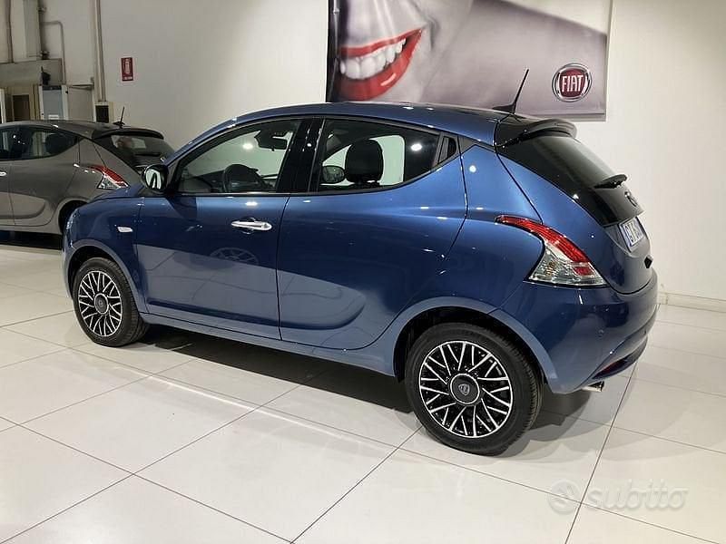 Usata Lancia Ypsilon Gold 69 CV (50 kW) 2024 Blu Utilitaria