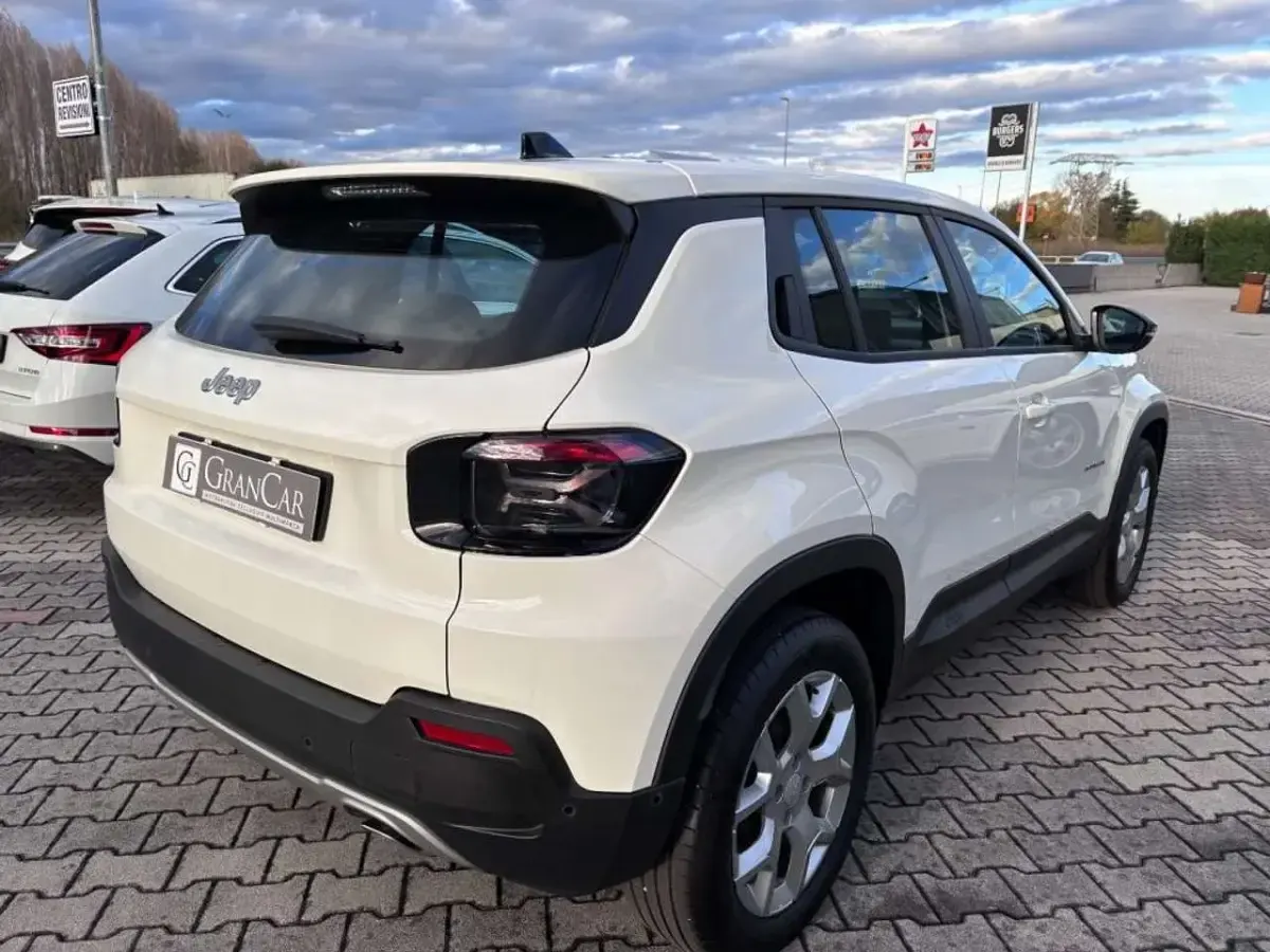 Usata Jeep Avenger Altitude 101 CV (74 kW) 2024 Bianco SUV