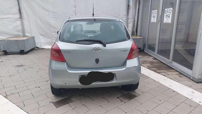 Usata Toyota Yaris Sol 90 CV (66 kW) 2006 Utilitaria