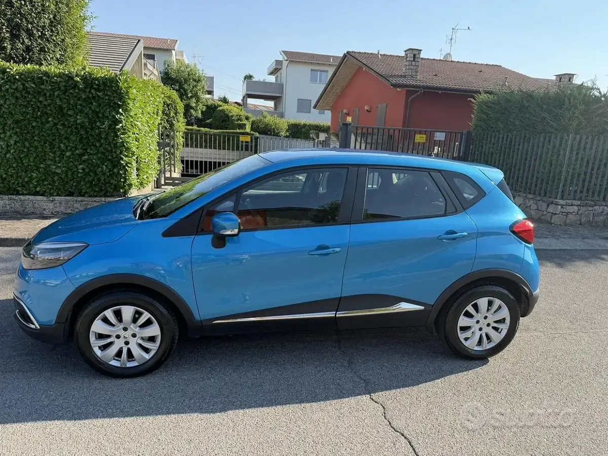 Usata Renault Captur 90 CV (66 kW) 2014 Bluazzurro SUV