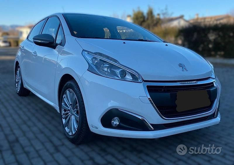 Usata Peugeot 208 Active 82 CV (60 kW) 2018 Bianco Utilitaria