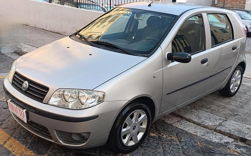 Argento Usata 2005 Fiat Punto Due volumi | 4300 € (Molto cara) - Immagine 1/4