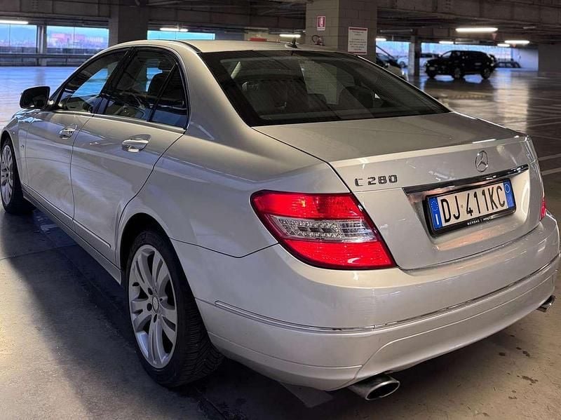 Usata Mercedes C280 Avantgarde 231 CV (169 kW) 2007 Argento Berlina