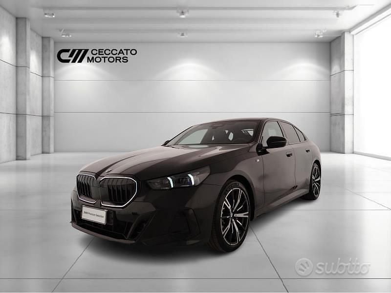 Nero Usata 2025 BMW 520 M Sport Berlina | 56.700 € (Super prezzo) - Immagine 1/4