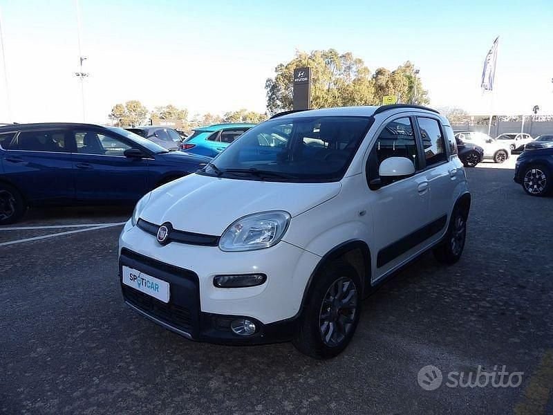 Usata Fiat Panda 4x4 S 95 CV (69 kW) 2017 Bianco Utilitaria