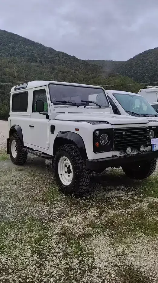 Usata Land Rover Defender 122 CV (89 kW) 2001 Bianco Station wagon