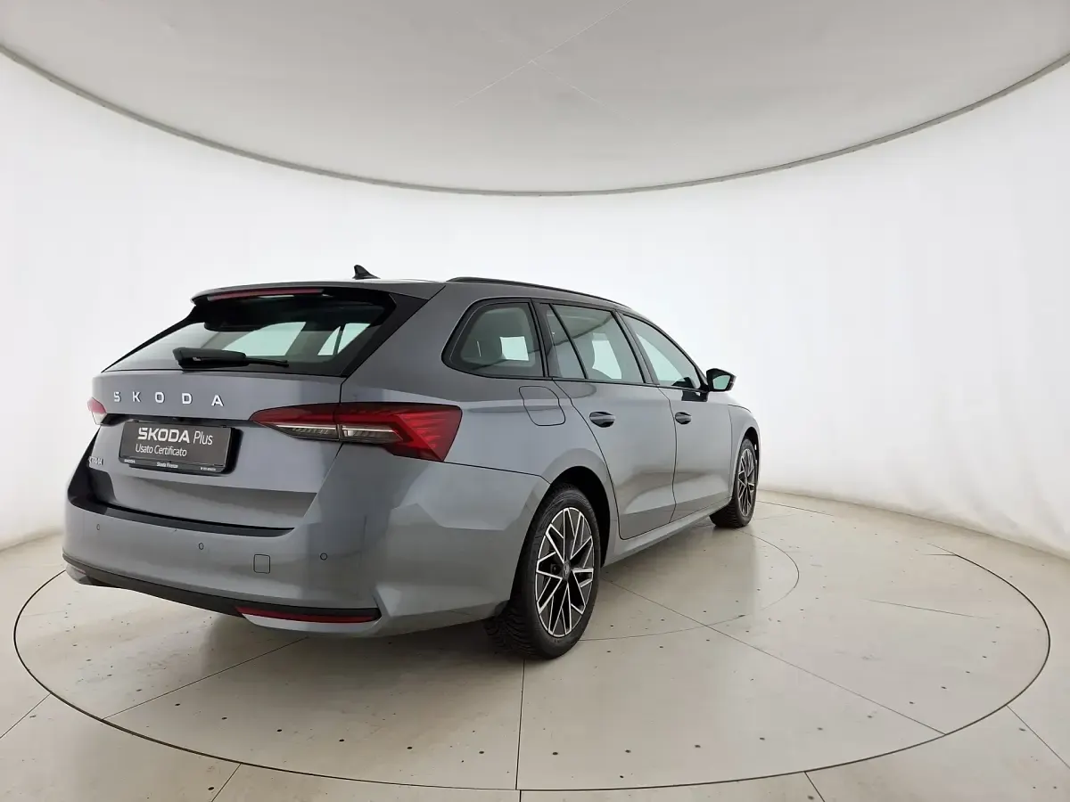 Usata Skoda Octavia Selection 150 CV (110 kW) 2025 Grigio graphite metallizzato Station wagon