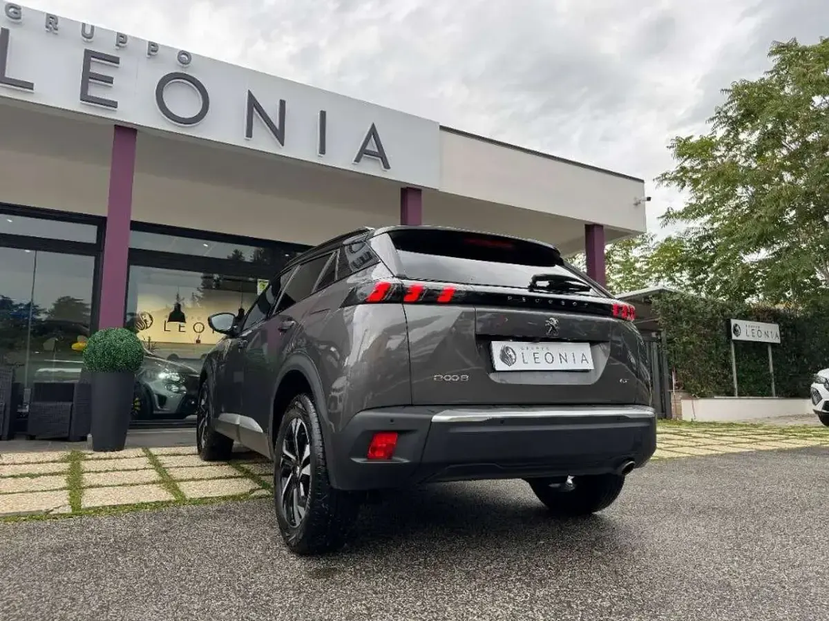 Begagnad Peugeot 2008 GT 131 HK (96 kW) 2023 Grå SUV