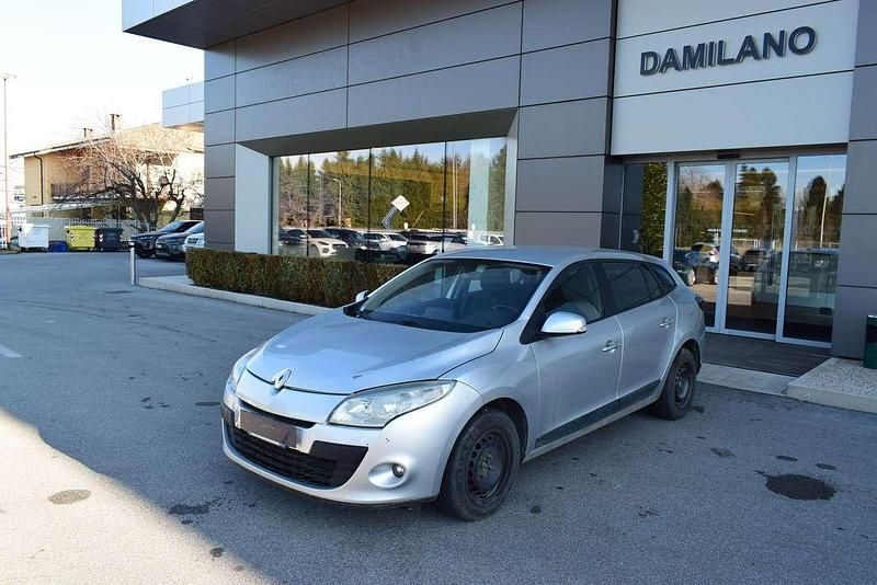 Argento Usata 2010 Renault Mégane GrandTour Station wagon | 2500 € (Buon prezzo) - Immagine 1/4