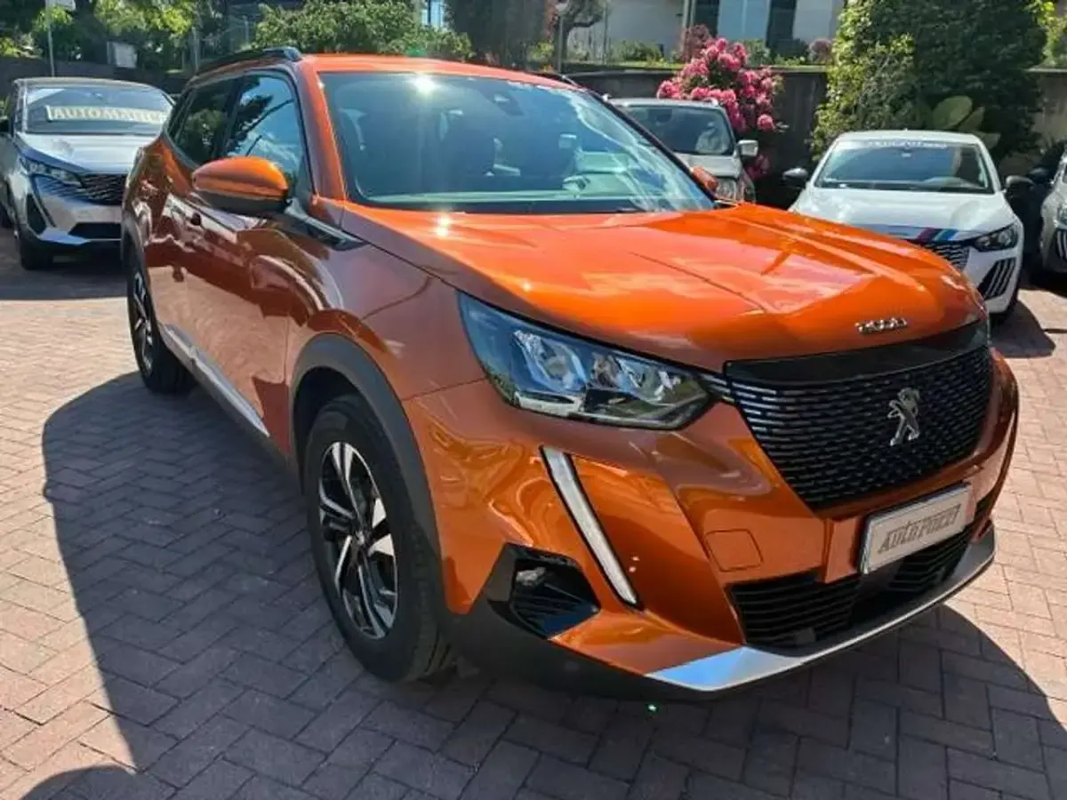 Usata Peugeot 2008 Allure 102 CV (75 kW) 2020 Orange power SUV