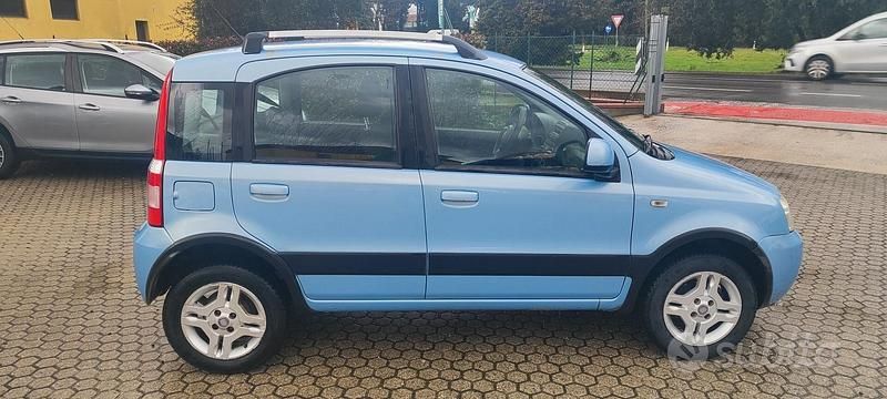 Usata Fiat Panda Climbing 60 CV (44 kW) 2010 Blu Utilitaria